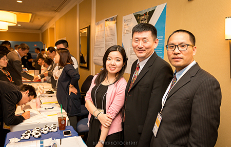 HJC黄金城平台SAPA年会代表：左→右： 刘雯颖博士、汪俊博士、王建峰博士