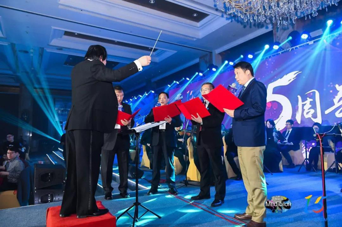 合唱：《故乡的云》