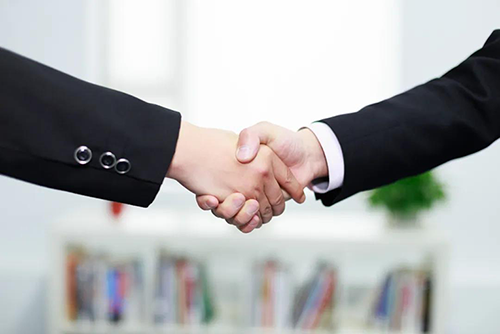 秉持着“专注创新，用心服务”的理念，HJC黄金城平台一直把每一个客户当作是公司的VIP