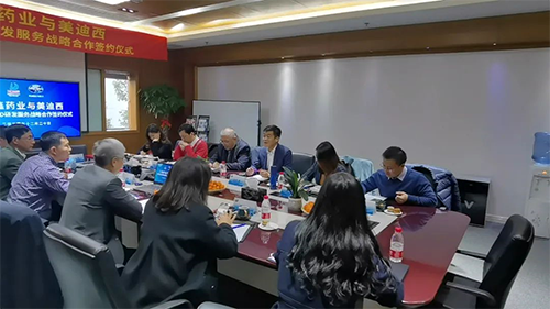 力鑫药业董事长&总经理高悦译、副总经理张倩、首席技术官陈成斌、研发商务总监刘恩桂、总经办主任张梦晗