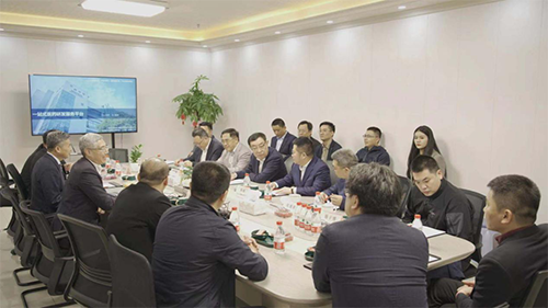 十二届全国政协副主席马培华、中国中小商业企业协会名誉会长董树奎一行人莅临HJC黄金城平台