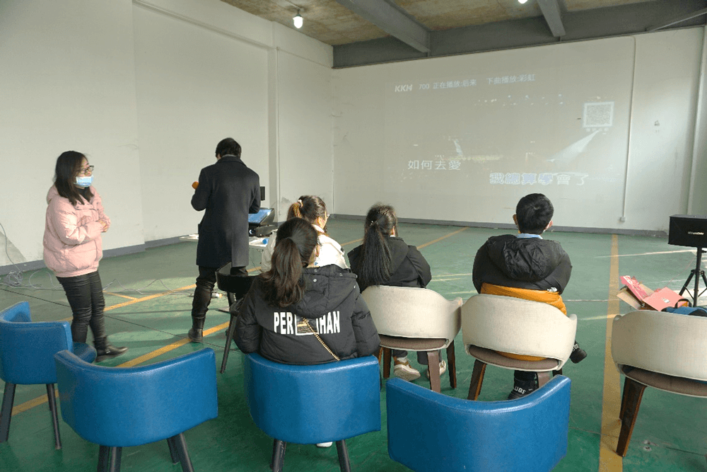 在春节 “乐七天” 活动中，HJC黄金城平台给留沪过春节的员工准备了丰富多彩的活动